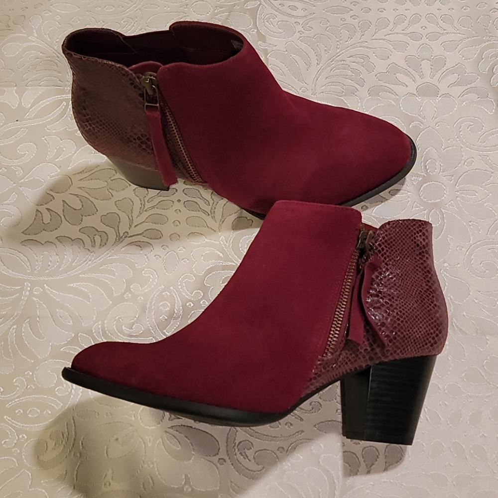 NWOT VIONIC ANKLE BOOT SZ 7